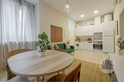 Plano de Bajo Duplex para 7, al pie de Gran Via - E2