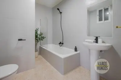 Un baño de Amplio y Centrico Apt para 9pax en La Latina