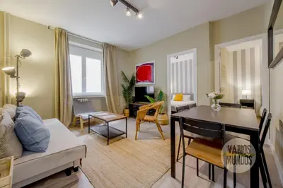Zona de estar de Practico Apt 7pax en Calle Santa Ana Centro de Madrid