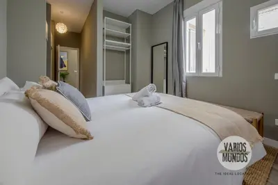 Cama o camas de una habitación en Espaciosa y elegante para 9, conoce Toledo 77