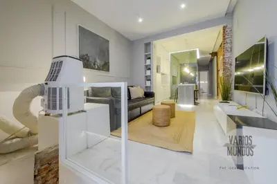 Una televisión o centro de entretenimiento en Cool Duplex para 7, cerca de Tirso de Molina E2