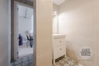 Un baño de Estilo y amplitud para 9 en San Vicente Ferrer E2