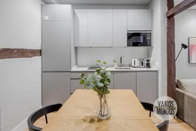 Una cocina o zona de cocina en Paseo por Madrid para 7 en Lavapiés E2
