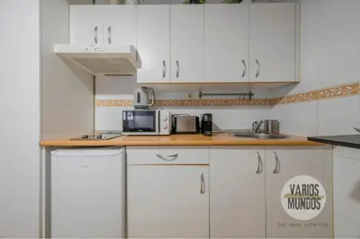 Una cocina o zona de cocina en Oasis para 3 en Sol, descubre Concepción Jerónima