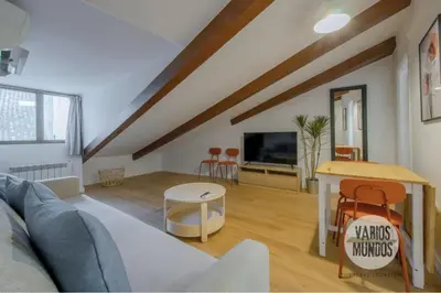 Una televisión o centro de entretenimiento en Fashion Design Loft en Calle Carretas-Sol para 4pax