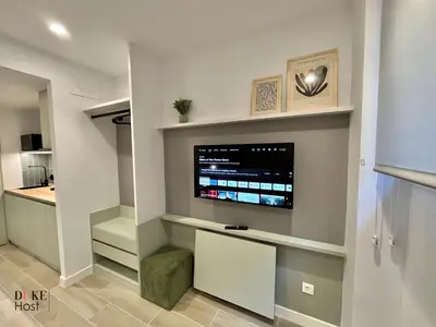 Una televisión o centro de entretenimiento en Duke Vallehermoso