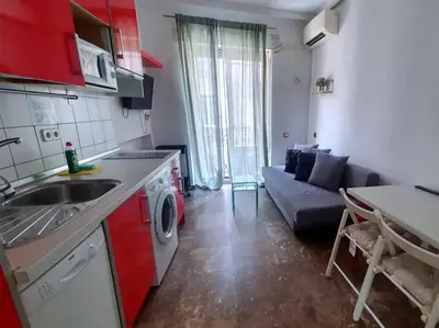 Una cocina o zona de cocina en Apartamentos EconoStay Fuencarral