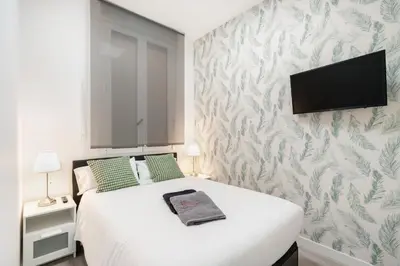 Una televisión o centro de entretenimiento en Chueca San Antón Apartment