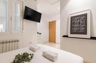 Cama o camas de una habitación en Madrid Embajadores II - Apartamento de 4 dormitorios con Balcón