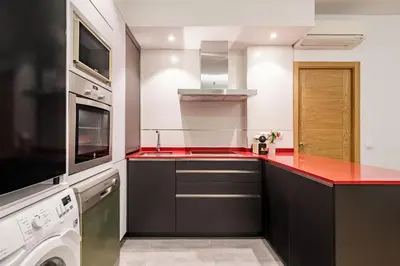 Una cocina o zona de cocina en Madrid Embajadores II - Apartamento de 4 dormitorios con Balcón