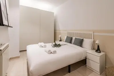 Cama o camas de una habitación en Madrid Embajadores II - Apartamento de 4 dormitorios con Balcón
