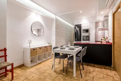 Una cocina o zona de cocina en Madrid Embajadores II - Apartamento de 4 dormitorios con Balcón