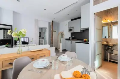 Una cocina o zona de cocina en Cozy Centric- 1BD 1BT- Sol-Plaza Mayor