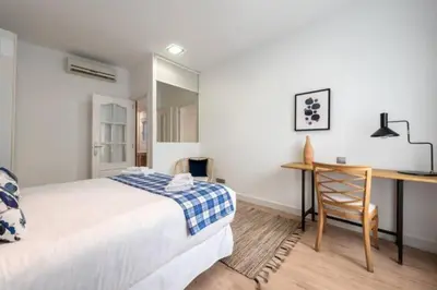 Cama o camas de una habitación en Executive Stylish - 2bedroom 1 bath - Sol