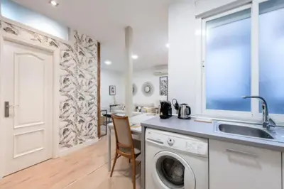 Una cocina o zona de cocina en Executive Stylish - 2bedroom 1 bath - Sol