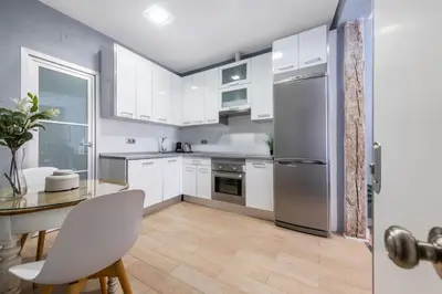 Una cocina o zona de cocina en Cozy and Modern - 1BD 1BT - SOL