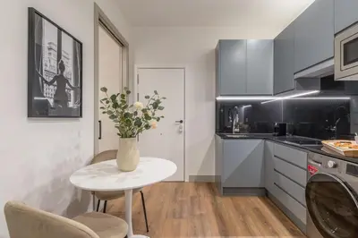 Una cocina o zona de cocina en 2 single beds in Chamberi