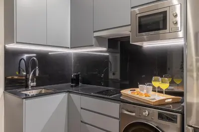 Una cocina o zona de cocina en 2 single beds in Chamberi