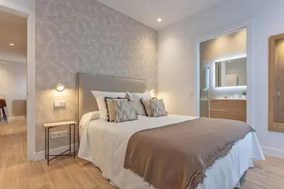 Cama o camas de una habitación en Charming 2-Bed Apartment in Conde Duque Madrid