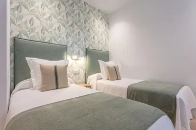 Cama o camas de una habitación en Charming 2-Bed Apartment in Conde Duque Madrid