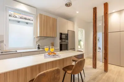 Una cocina o zona de cocina en Charming 2-Bed Apartment in Conde Duque Madrid