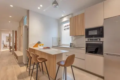 Una cocina o zona de cocina en Charming 2-Bed Apartment in Conde Duque Madrid