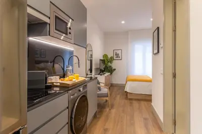 Una cocina o zona de cocina en Charming Studio in Chamberí Madrid