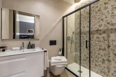 Un baño de Charming Studio in Chamberí Madrid