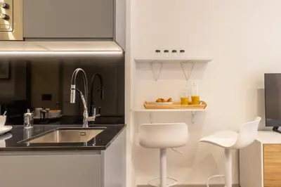 Una cocina o zona de cocina en Charming Studio for Two in Beautiful Chamberí