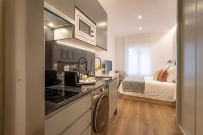 Una cocina o zona de cocina en Charming Studio for Two in Beautiful Chamberí