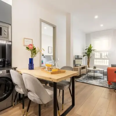 Elegant 2-Bed Stay in Central Chamberí