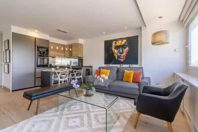 Una cocina o zona de cocina en Charming 1-Bed Apartment with Bright Interiors
