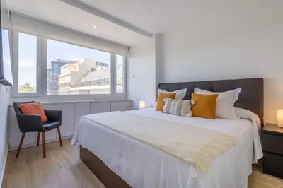 Cama o camas de una habitación en Charming 1-Bed Apartment with Bright Interiors