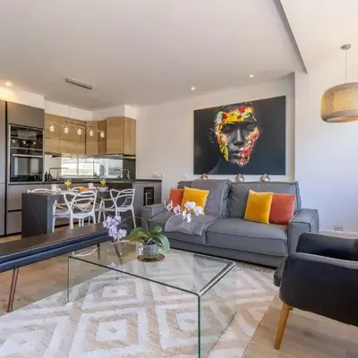 Charming 1-Bed Apartment with Bright Interiors