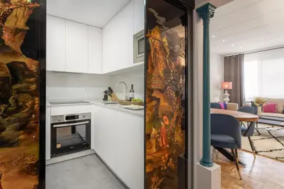 Una cocina o zona de cocina en Vibrant 2-Bed Apartment for 4 in Madrid