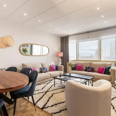 Vibrant 2-Bed Apartment for 4 in Madrid