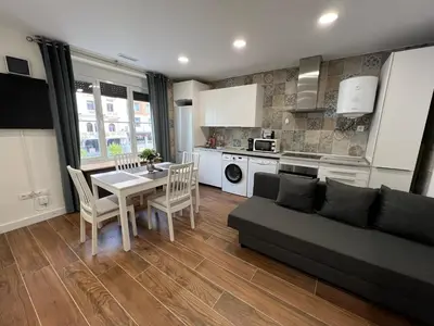 Una cocina o zona de cocina en Apartamentos EconoStay Plaza de España