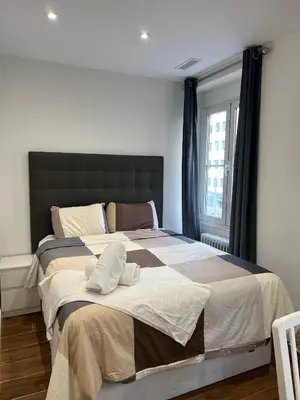 Cama o camas de una habitación en Apartamentos EconoStay Plaza de España