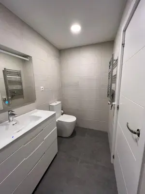 Un baño de Apartamentos EconoStay Plaza de España
