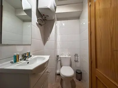 Un baño de Cute studio in Gran Via -Si1