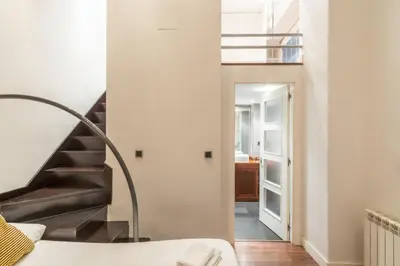 Cama o camas de una habitación en Downtown Duplex - 2 Bedrooms 2 Bathrooms - Opera