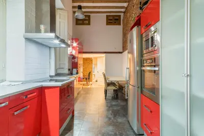 Una cocina o zona de cocina en Downtown Duplex - 2 Bedrooms 2 Bathrooms - Opera