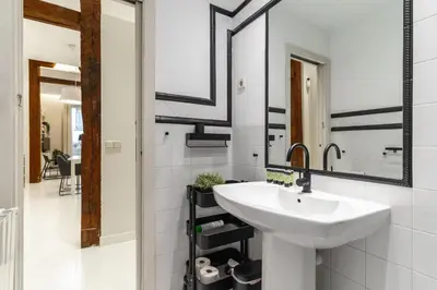 Un baño de Spacious modern-3Bedrooms 2Bathrooms-Plaza Mayor