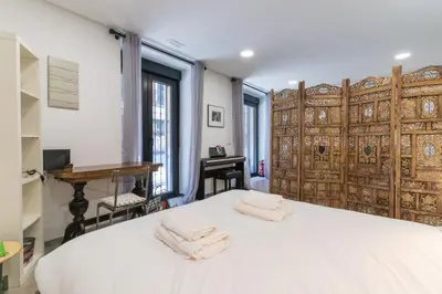 Cama o camas de una habitación en El Atelier loft - Plaza Mayor