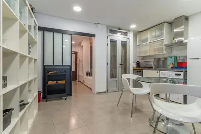 Una cocina o zona de cocina en El Atelier loft - Plaza Mayor