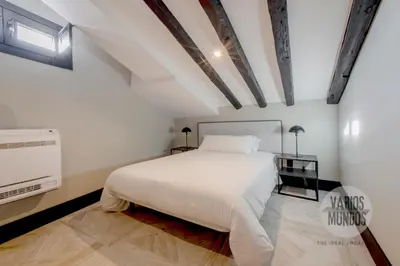 Cama o camas de una habitación en Luces de Madrid para 7 en Santa Ana 20 E2