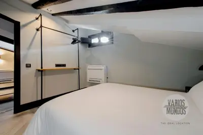 Cama o camas de una habitación en Luces de Madrid para 7 en Santa Ana 20 E2