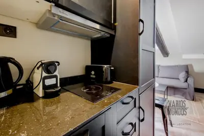 Una cocina o zona de cocina en Luces de Madrid para 7 en Santa Ana 20 E2