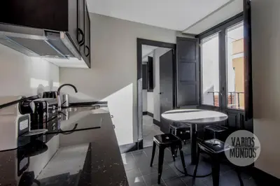Una cocina o zona de cocina en Vista a Madrid para 7 en Santa Ana 20 E2