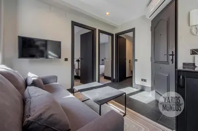 Una televisión o centro de entretenimiento en Vista a Madrid para 7 en Santa Ana 20 E2